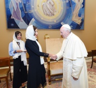 Birinci vitse-prezident Mehriban Əliyeva Roma Papası Fransisk ilə görüşüb