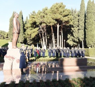 President Ilham Aliyev and family members pay a visit to the grave of national leader Heydar Aliyev 