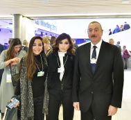 Президент Ильхам Алиев и первая леди Мехрибан Алиева в Давосе приняли участие в сессии «Развитие инициативы «Один пояс – один путь»: Взгляд Китая на триллион долларов»