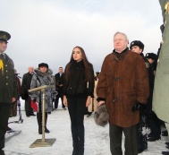 Leyla Aliyeva unveils a memorial plaque to Azerbaijani soldiers who died during the defence of Leningrad