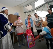В детских домах и детских больницах Москвы и российских регионов проведены благотворительные акции
