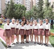 A backyard covering four nine-storied buildings in Khatai district is commissioned into residents’ use with participation of Leyla Aliyeva