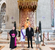 Президент Ильхам Алиев и первая леди Мехрибан Алиева ознакомились в Ватикане с Сикстинской капеллой и Собором Святого Петра