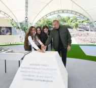 Президент Ильхам Алиев заложил фундамент новой мечети в Шуше