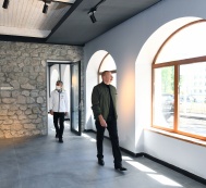 President Ilham Aliyev becomes familiar with the works performed at the Shusha Art Gallery 