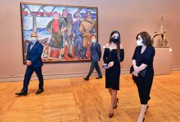 Лейла Алиева ознакомилась в Москве с выставкой «Произведения из коллекции Третьяковской галереи»
