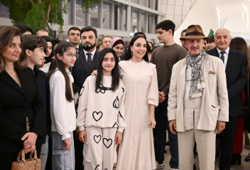 Heydər Əliyev Mərkəzində “Yer kürəsi uşaqların gözü ilə” fotosərgisi açılıb