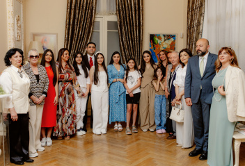 Maqsud İbrahimbəyov Yaradıcılıq Mərkəzində “Zeynəbin sehrli dünyası” adlı sərginin açılışı olub
