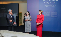 Türkmənistan Xalq Məsləhətinin sədrinin qızı Oquldjaxan Atabayeva Heydər Əliyev Mərkəzində olub