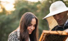 Leyla Əliyeva Qəbələdə “Gənc arıçı” layihəsinin iştirakçısı ilə görüşüb Leyla Əliyeva Qəbələdə “Gənc arıçı” layihəsinin iştirakçısı ilə görüşüb