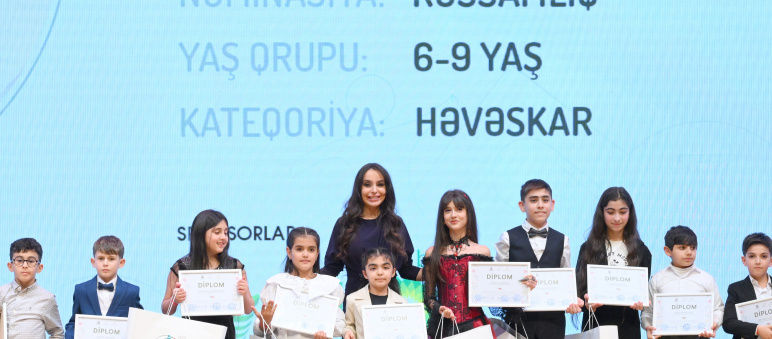 Leyla Əliyeva və Alena Əliyeva Uşaq İncəsənət Festivalının yekun mükafatlandırma mərasimində iştirak ediblər