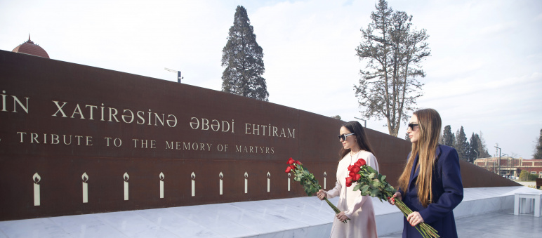 Leyla Əliyeva və Alena Əliyeva Gəncə Memorial Kompleksini və Milli Qəhrəman Natiq Qasımovun ailəsini ziyarət ediblər