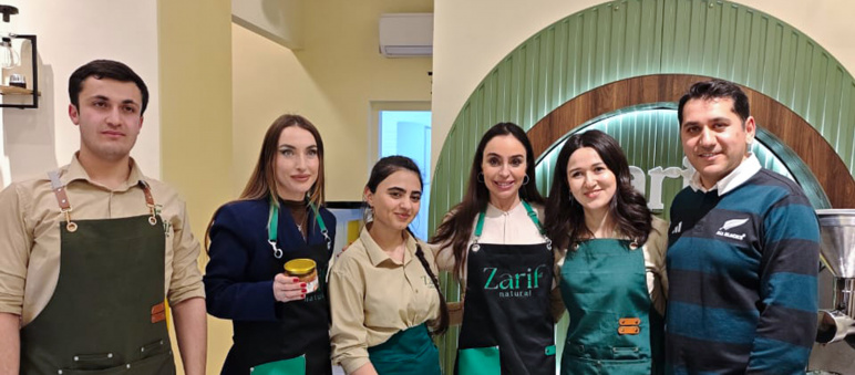 Leyla Əliyeva və Alena Əliyeva Gəncədə qadın sahibkarın sağlam qida brendi ilə tanış olublar