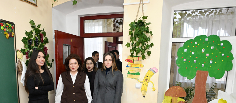 Leyla Əliyeva və Alena Əliyeva Gəncə şəhər 45 nömrəli xüsusi ümumtəhsil məktəbində olublar