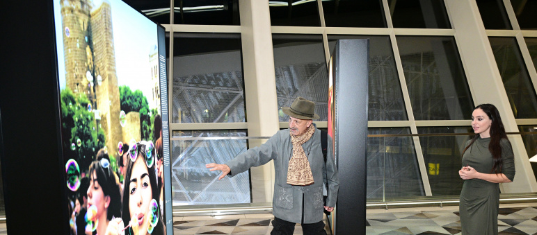 Bakıda dünyaşöhrətli fotojurnalist Reza Deqatinin “Yüksələn işıq” sərgisi açılıb