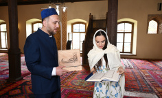 Leyla Əliyeva və Arzu Əliyeva Şəkidə Xan məscidini ziyarət ediblər