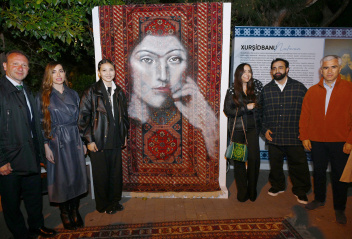 Leyla Əliyeva və Arzu Əliyeva Beynəlxalq Xalça Festivalını ziyarət ediblər