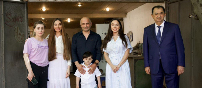 Leyla Əliyeva və Arzu Əliyeva Lənkəranda yerli sənətkarın yaradıcılığı ilə tanış olublar