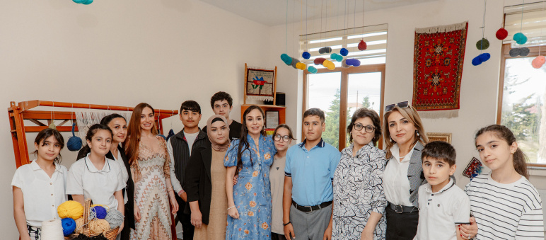 Leyla Əliyeva və Arzu Əliyeva 11 nömrəli inteqrasiya təlimli internat tipli ümumtəhsil məktəbində olublar