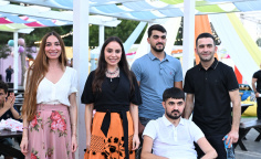 Leyla Əliyeva və Arzu Əliyeva “CandyFest” yay festivalını ziyarət edib və “Sehrli mirvari” su sirki şousunu izləyiblər