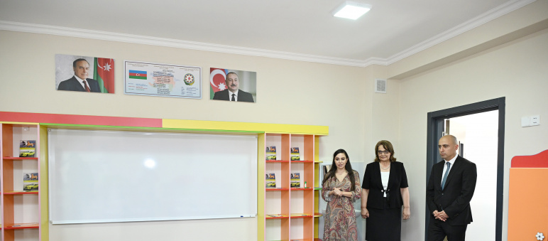 Leyla Əliyeva Yevlaxda məktəb binasının açılışında iştirak edib