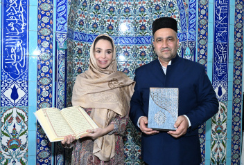 Leyla Əliyeva Yevlaxda Cümə məscidini ziyarət edib