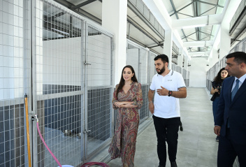 Leyla Əliyeva Yevlaxda Sahibsiz Heyvanlara Qayğı Mərkəzinin regional bölməsinin açılışında iştirak edib