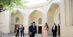 Leyla Əliyeva ilk Buxara Biennalesinin əsərləri ilə tanış olub