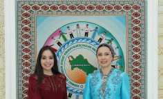 Leyla Əliyeva Arkadağ şəhərində Oğulcahan Atabayeva ilə görüşüb