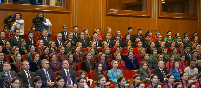 Aşqabadda Türkmənistan Dövlət Simfonik Orkestrinin konserti olub