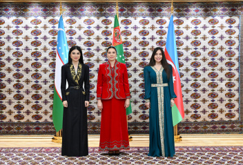 Aşqabadda Leyla Əliyevanın, Oğulcahan Atabayevanın və Saida Mirziyoyevanın üçtərəfli görüşü olub