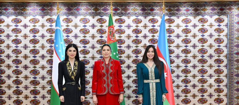 Aşqabadda Leyla Əliyevanın, Oğulcahan Atabayevanın və Saida Mirziyoyevanın üçtərəfli görüşü olub