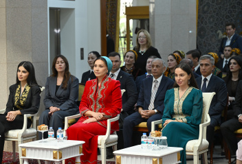 Leyla Əliyeva Aşqabadda Milli Türkmən Xalçası Muzeyində olub
