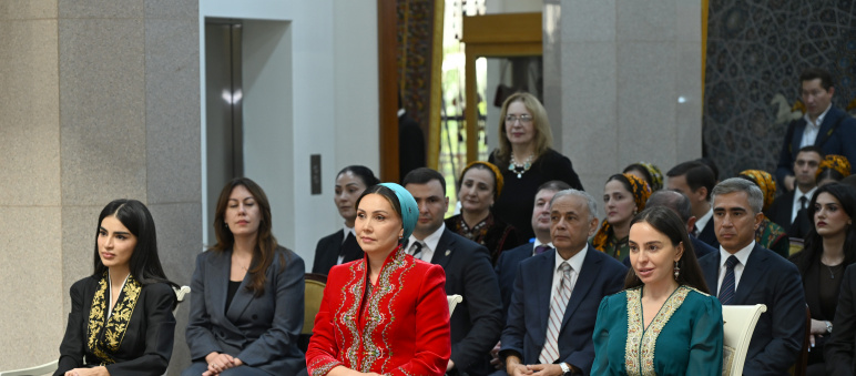 Leyla Əliyeva Aşqabadda Milli Türkmən Xalçası Muzeyində olub
