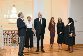 Prezident İlham Əliyev, birinci xanım Mehriban Əliyeva və ailə üzvləri “Mənim Abşeronum: Üstə gəl” adlı retrospektiv sərgi ilə tanış olublar