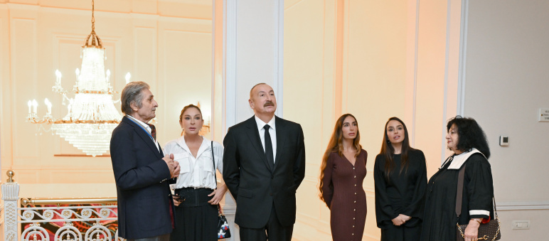 Prezident İlham Əliyev, birinci xanım Mehriban Əliyeva və ailə üzvləri “Mənim Abşeronum: Üstə gəl” adlı retrospektiv sərgi ilə tanış olublar