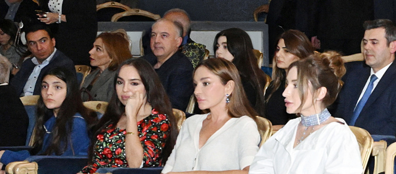 Birinci vitse-prezident Mehriban Əliyeva "Qağayı” tamaşasının təqdimatında iştirak edib