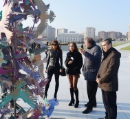 В Центре Гейдара Алиева состоялась презентация произведений, созданных в особом дизайнерском стиле в рамках Международного конкурса искусств «Küknar»