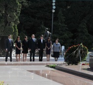 President Ilham Aliyev and family members visited national leader Heydar Aliyev's grave