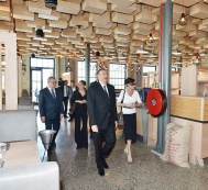 Президент Ильхам алиев и его супруга Мехрибан Алиева ознакомились с новым рестораном «Ателье 61», построенным на территории Площади Государственного флага