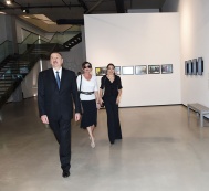 Президент Ильхам Алиев и его супруга Мехрибан Алиева ознакомились с первым постоянным пространством Центра современного искусства YARAT