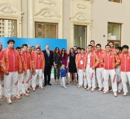  President Ilham Aliyev and First Lady Mehriban Aliyeva meet sportsmen that will represent Azerbaijan at the First European Games  