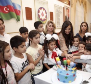 Лейла Алиева побывала в учреждении социальной службы для детей с ограниченными возможностями здоровья и детских домах
