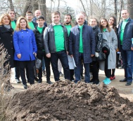 A tree-planting action takes place in MSU’s Botanical Garden following Leyla Aliyeva’s initiative 