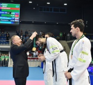 President Ilham Aliyev and family members watch taekwondo competitions in the framework of the Islamiada