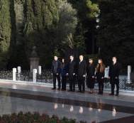 President Ilham Aliyev and family members pay a visit to the grave of national leader Heydar Aliyev