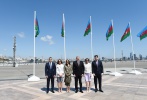 Президент Ильхам Алиев и члены его семьи побывали на Площади государственного флага